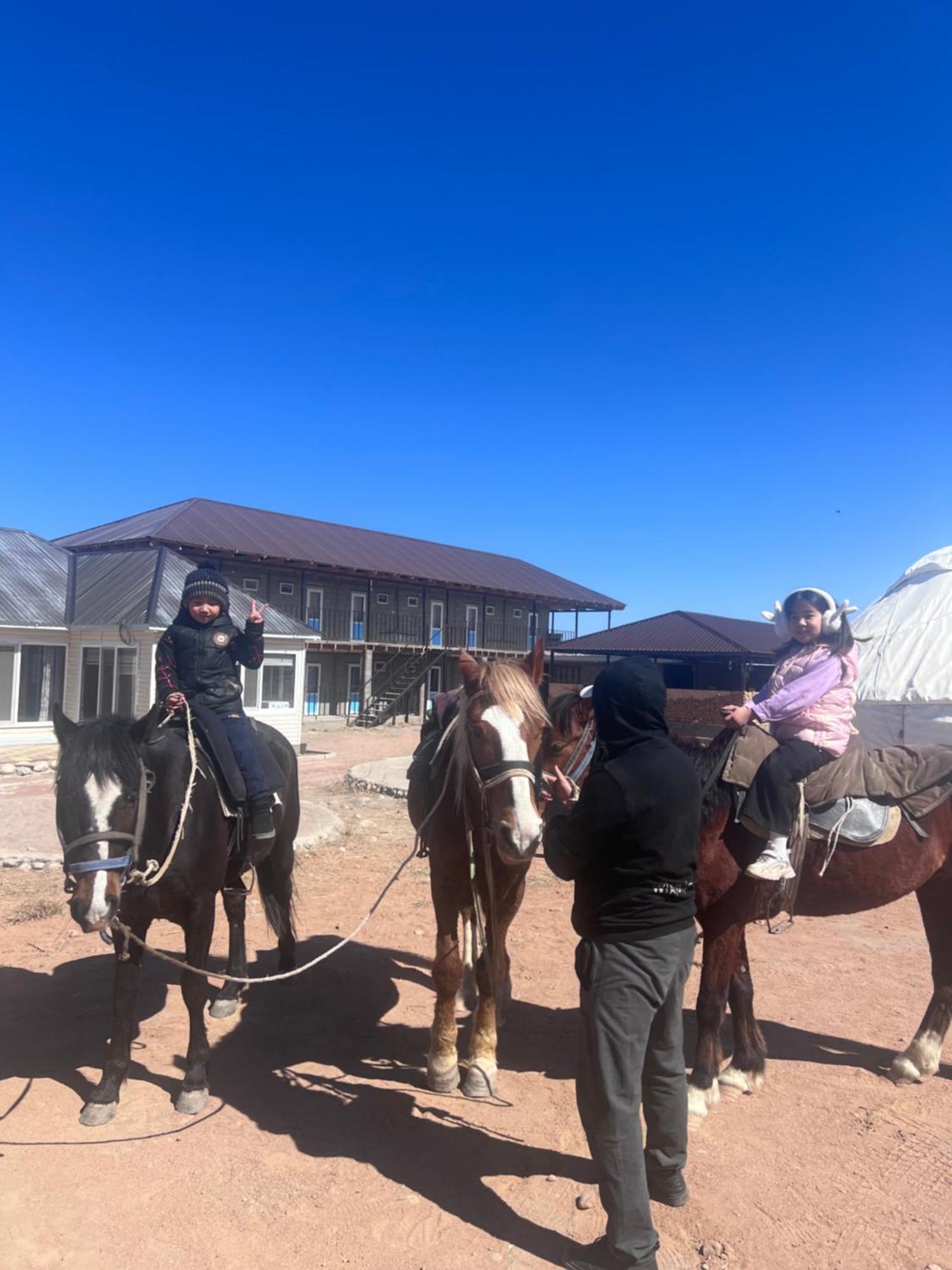 Guest House And Yurt Camp "Ailuu" Tong 외부 사진